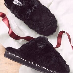 Minnetonka Elyse Slipper size 6 Black Faux Fur